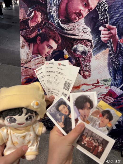 在相册找到的丁程鑫刺杀小说家2行者 小宝的行者真的超帅啊！丁程鑫