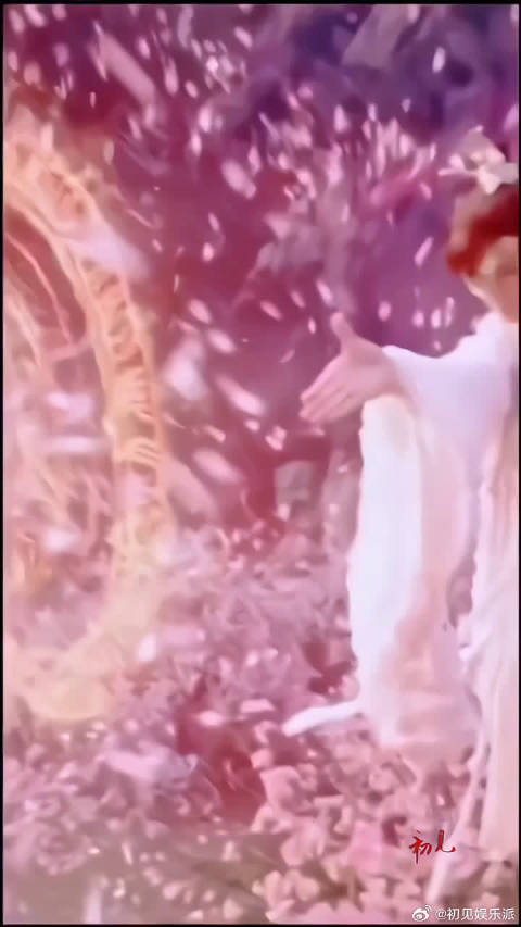 英姿飒爽的司凤真身是，司凤是金翅鸟妖，不是神