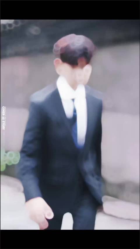 任嘉伦发文称你出现后黑夜有光荒芜开花