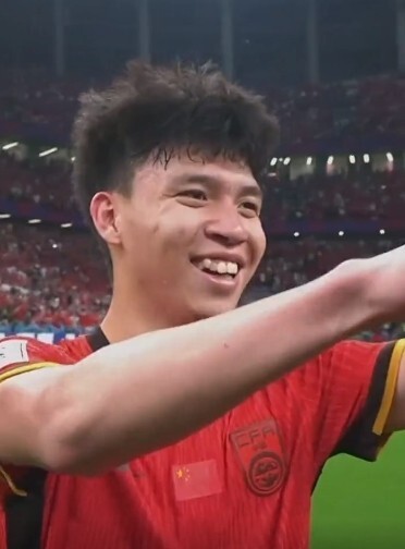 记者：国脚王钰栋有望拿下今年国内球员最重磅奖项