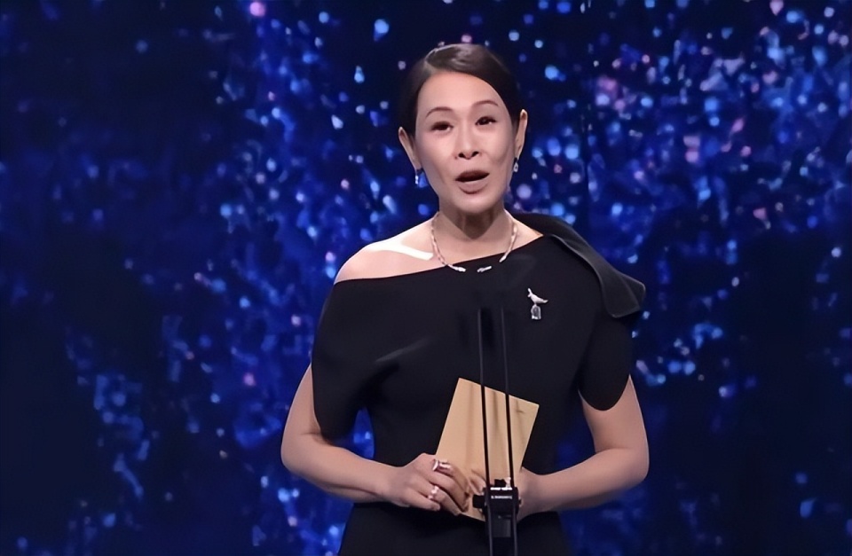 刘若英断崖式衰老 | 入行30年三段暧昧过往，如今过得幸福吗