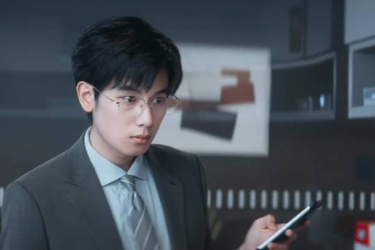 嘴硬法学海归冷脸细心学霸，初次见面他就记住了她，虽然在职！