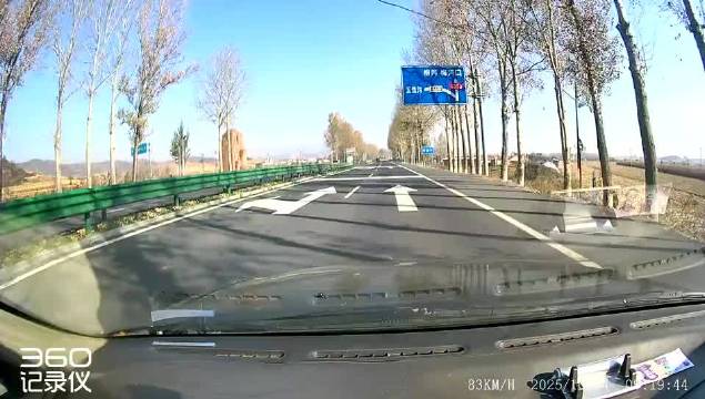 司机避让并线车辆撞上隔离墩，如何应对引思考