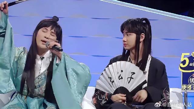 大张伟：萧敬腾来唱歌，室内都下雨了？