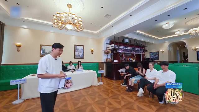 张天爱用俄语点餐，根本不会想用美人计蒙混过关，被于洋秒拆穿