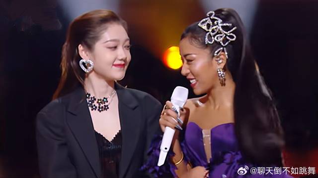 为啥这个美女不火？唱歌好听也就算了，长得也白净！