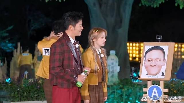 宋雨琪看到对手的题目是自己 吓得她立马就捂嘴逃跑：我没嘴