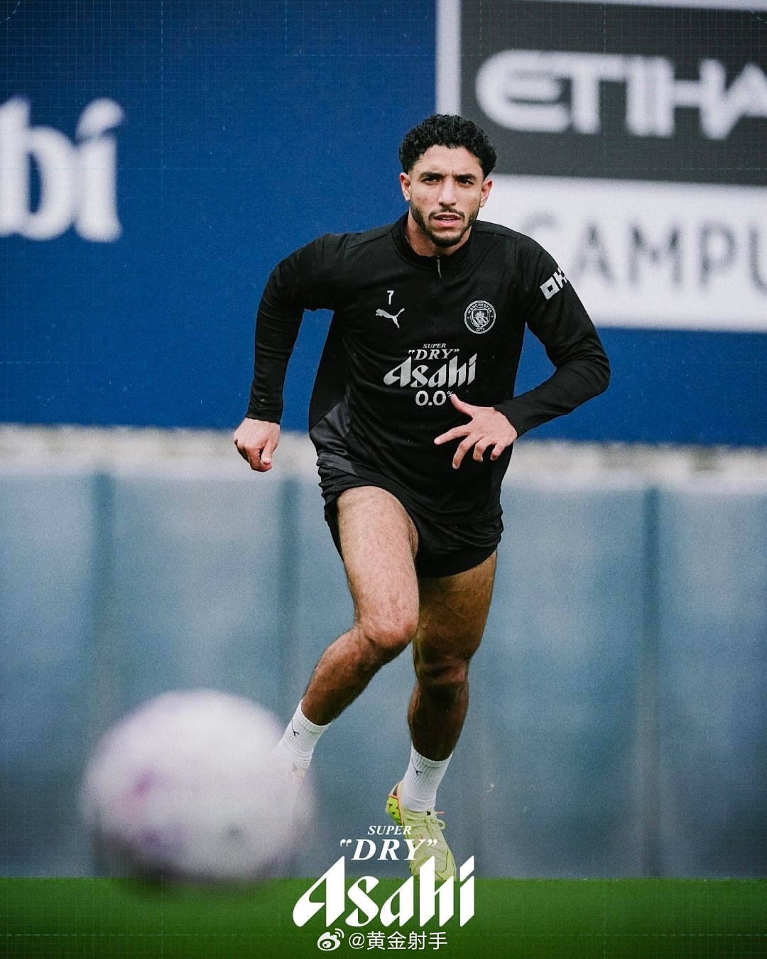 曼城7500万前锋马尔穆什沦为替补，11场仅1球