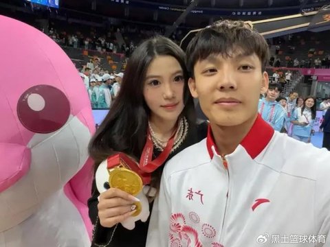夺冠后徐杰高调秀恩爱，女友身高175CM，任骏飞已离开广东队