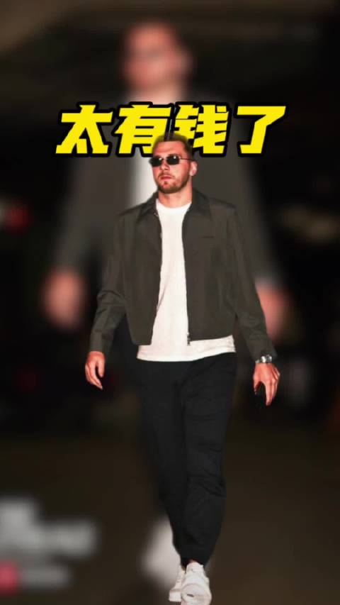 东子驾限量布加迪W16抵湖人球馆