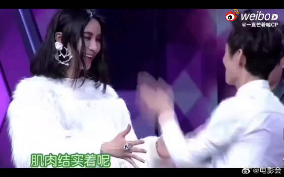 尚雯婕曾制服何炅玩闹，今晚代班直播引期待