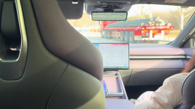 小鹏P7运动模式体验，加速如太空电梯