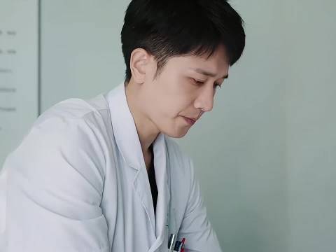 《白色城堡》彭冠英涂松岩演绎医院趣事