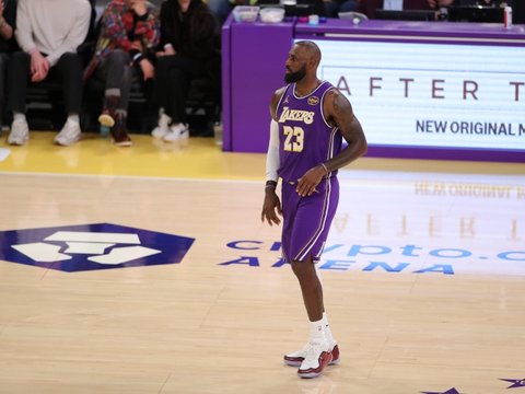 联盟第二，谁说超级巨星不能做牺牲？这样他们更容易夺冠了