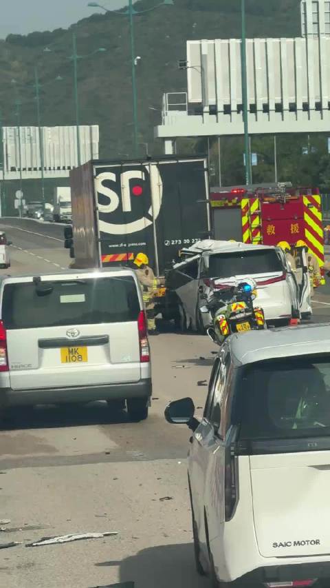 香港马路日系保姆车碰撞暴露安全弱点