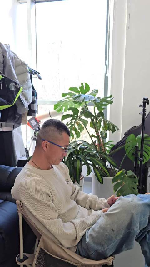 今天大哥连专属座椅都没了 这是为啥呢