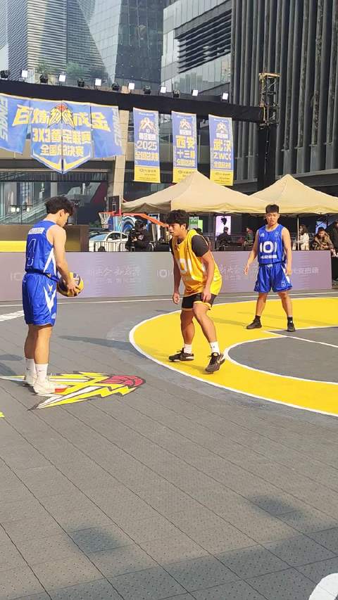 长安启源追光队VS球迷粉丝队，友谊赛最后一场黄金赛场一启上场