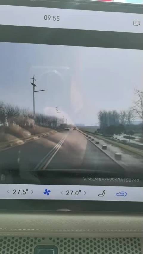 被一个剁椒鱼头撞成这样，华为问界车主还在这里沾沾自喜，这一局五菱胜