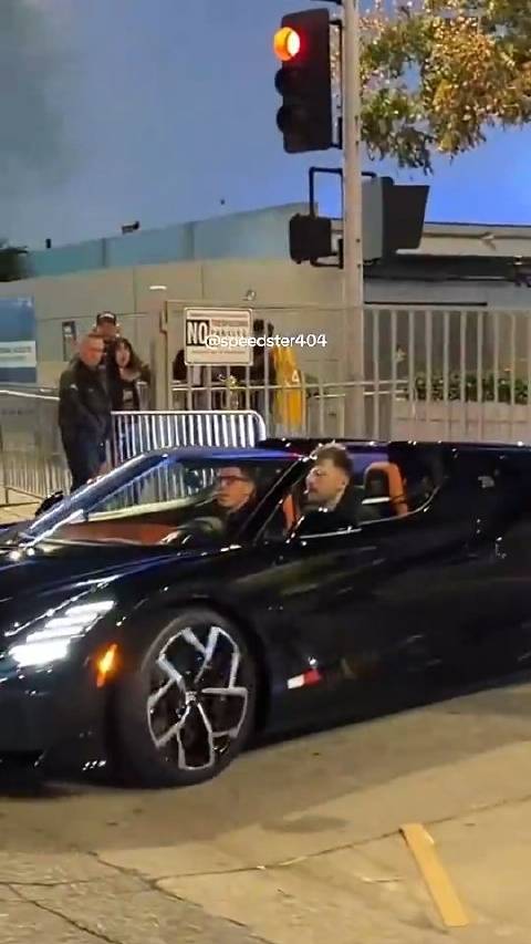 东契奇赛后驾驶限量版布加迪离场，全球仅99台