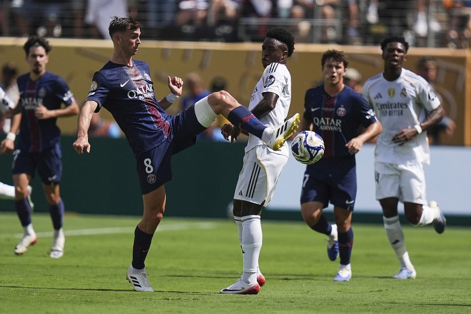 阿隆索服软了？密会皇马两大巨星，过气核心和小队长给面子吗？