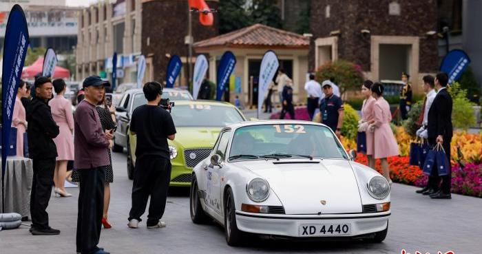 经典车拉力赛嘉年华开幕 百辆百年经典车型齐聚