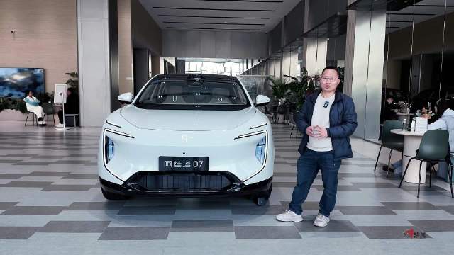国内首发MoLA架构实测，探店阿维塔07 ，座舱智能颠覆想象