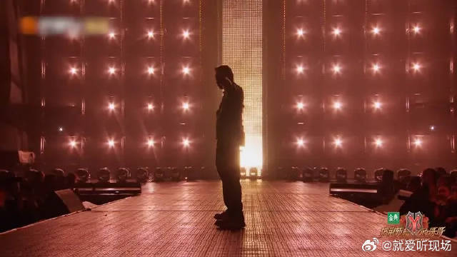 陈小春唱《叱咤红人》，韦爵爷回来了！