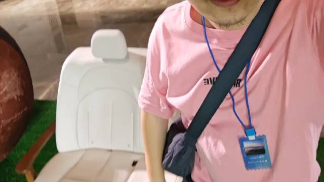 东风日产赠发布会同款沙发，博主惊喜晒照