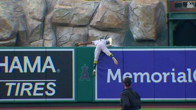 运动家克拉克飞身没收本垒打当选年度第7佳球