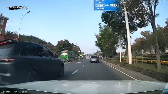 网友偶遇新能源SUV路怒加塞，最后的结果真是大快人心