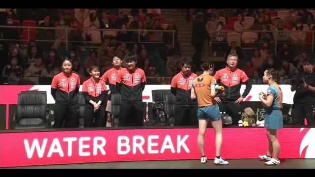 日本混团女双2比0领先印度，场边现漫画式互动