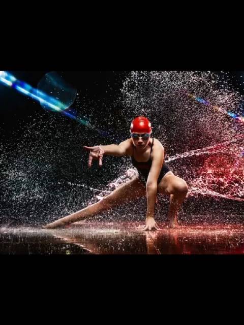 摄影师以蜘蛛侠姿势拍出史诗级游泳照