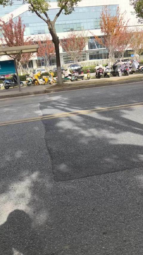 零跑D16骡车曝光，明年三款车型冲击20-30万市场