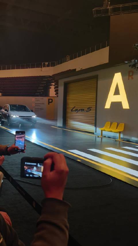 零跑Lafa5发布，曹力宣布提前完成50万台目标