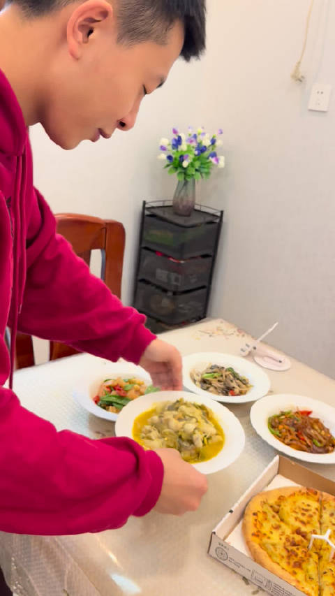 wn称饮料笼禁初体验后越狱，JJL表演绿茶假象