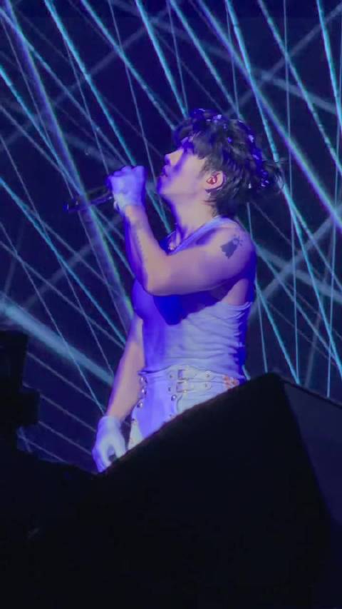 杨和苏演唱会现场，和法老同台《七宗罪》 CR：留一曲