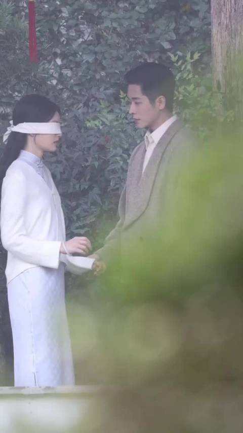 丞磊 徐若晗《玉簟秋》虞昶轩牵着戴上眼罩的叶平君走路路透