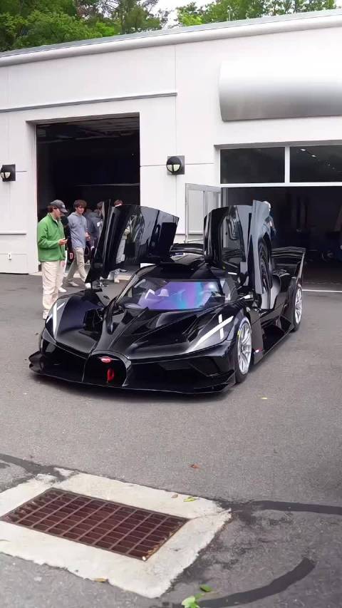 不是，这么帅不要命了，布加迪bolide