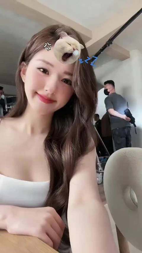 赵露思许妍主演《偷偷藏不住》剧照曝光