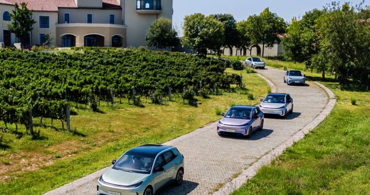 冬季出行的“暖心”之选，必看极狐T1