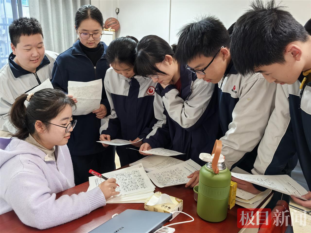 武汉一初中办起“第二课堂”，建校10年来，全体教师坚持家访不间断