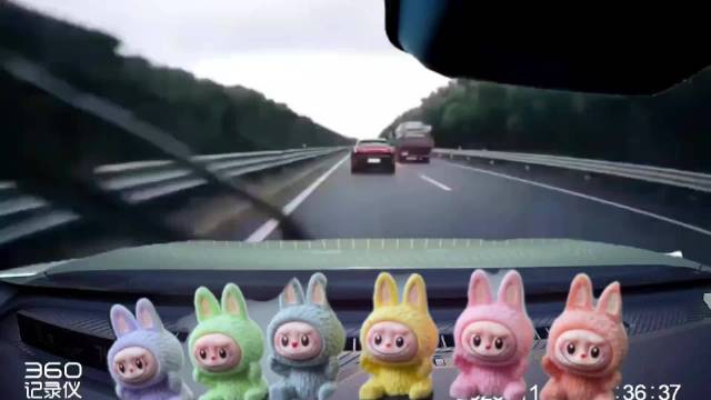 路怒斗气要不得，视频车这样做合适吗？ 带