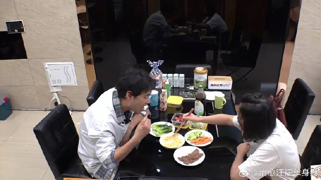 袁弘张歆艺减肥真够拼的！看这一桌子清淡的菜，让人佩服