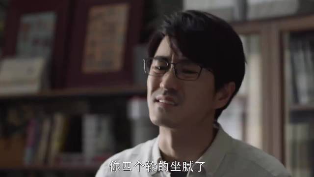 女人离婚后被小奶狗猛烈追求，前夫得知后醋坛子打翻直接被气炸