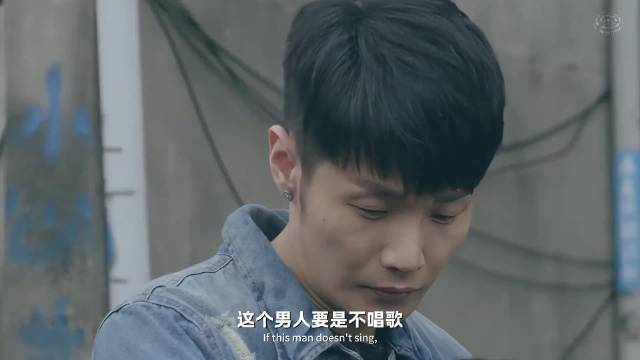 又会唱歌，又会创作，还会乐器，演戏也不错，除了不爱睁眼看人，其他没毛病