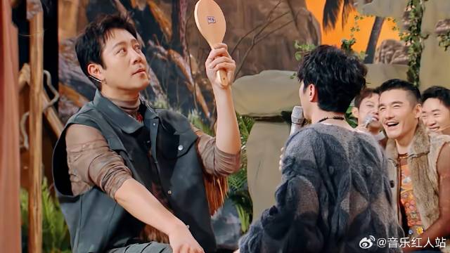 蔡国庆怕不是睡着了？全被张栋梁答对，完全不在状态！