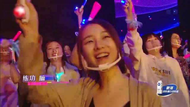 萧敬腾不愧是雨神，一人可抵一个乐队，电音效果嗨炸天