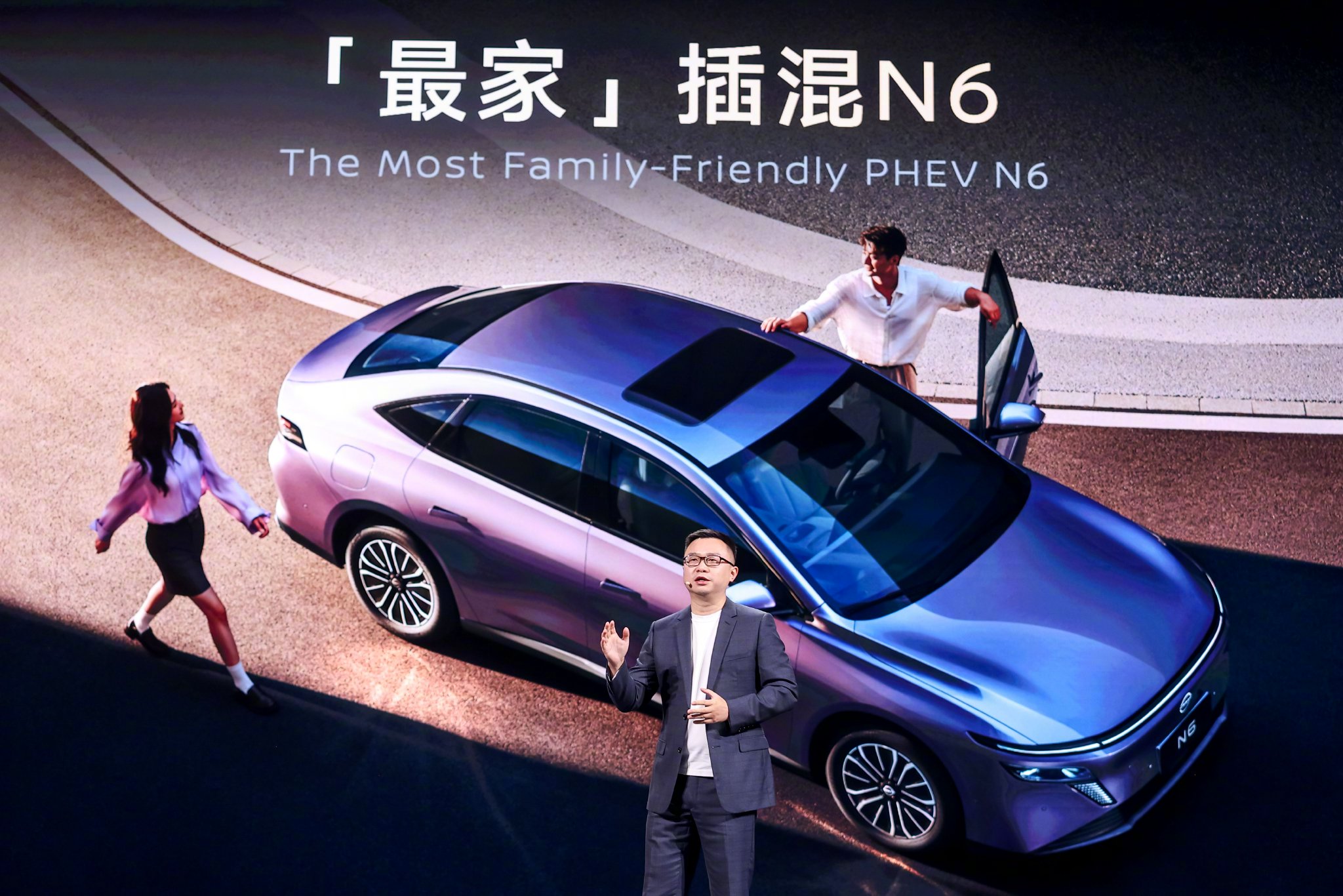 国羽梁王组合助阵东风日产N6上市，180km纯电续航售9.19万起