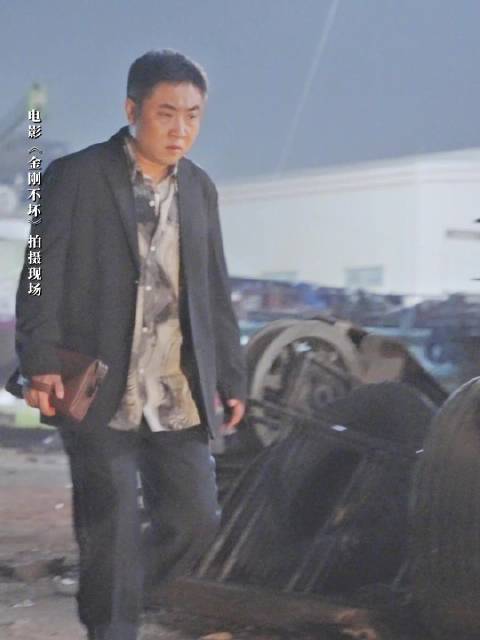 乔杉《金刚不坏》深夜船厂上演猫鼠游戏