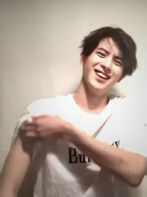 敖瑞鹏微博掉榜二引热议，粉丝不解其抽象行为